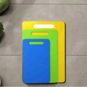 Tabla de cortar de plástico ecológico duradera compacta Home Mate antideslizante PP 2,0 cm de espesor 25-30cm de longitud uso en restaurante doméstico hecho India - Product Image 3