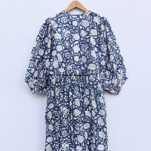 Belle robe en coton à motifs floraux, imprimée à la main, pour un usage décontracté. - Product Image 3