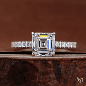 Anillo de compromiso de diamante cultivado en laboratorio de corte Asscher de 2 quilates con banda pavé tipo catedral de oro blanco de 10K, anillo nupcial llamativo - Product Image 1