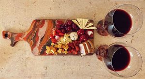 Juego de Tablas de Queso de Resina Amber Glow - No Tóxico, Fácil de Limpiar, Apto para Lavavajillas - Product Image 4