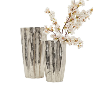 Florero de Aluminio Hecho a Mano de Lujo Moderno, Florero de Metal con Acabado Plateado y Textura de Corteza de Árbol para Hogar, Hotel y Bodas - Product Image 1