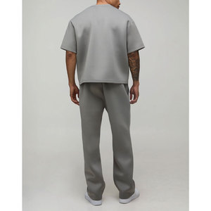 Conjunto Casual de Dos Piezas para Hombre, Camiseta de Manga Corta y Pantalones, Atuendo Moderno para Descansar - Product Image 6