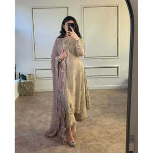 Conjunto de Top y Pantalón con Dupatta Beige para Fiesta de Mujer, Diseño JL, con Bordado, Talla M - Product Image 1