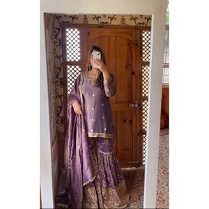 Ropa de Diseñador India y Pakistaní, Top-Sararo y Dupatta Elegante para Fiestas - Product Image 4