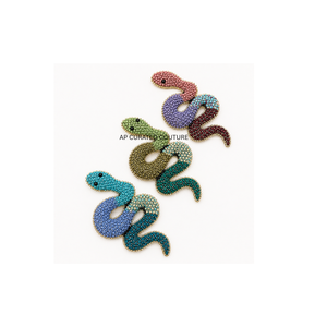 Broches de cuentas personalizados hechos a mano con diseño de serpiente, broches de moda con cuentas para bolsos y accesorios. - Product Image 2