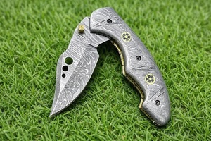 Couteau pliant artisanal en acier Damas de qualité industrielle avec manche en Damas et étui en cuir pour le camping en plein air - Product Image 3