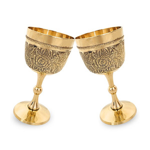 Copa de Latón Artesanal de Lujo con Patrón Floral, Elegante Regalo para Bebidas - Product Image 1