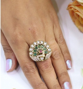 Elegante Anillo de Moissanita Ajustable de Latón Chapado en Oro de Alta Calidad para Bodas y Fiestas - Product Image 2