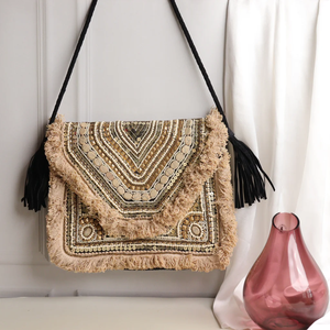 Bolso de mano Potli bordado a mano de alta calidad con borlas y cuentas, estilo tradicional para novias, ideal para bodas y moda étnica. - Product Image 6