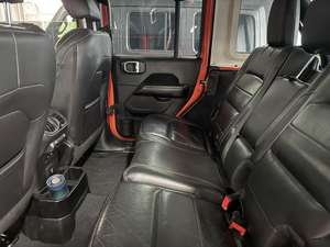 Sièges spacieux pour la famille, trajets <span class=keywords><strong>en</strong></span> <span class=keywords><strong>ville</strong></span> agréables, voiture compacte à faible consommation <span class=keywords><strong>de</strong></span> carburant, déplacements urbains - Product Image 3