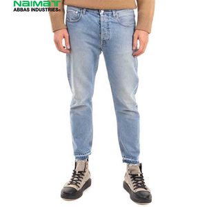 Jean en denim indigo clair pour homme, coupe droite, à ourlet effiloché et délavage décolorant, modèle Workshop, pour l'approvisionnement en gros - Product Image 1