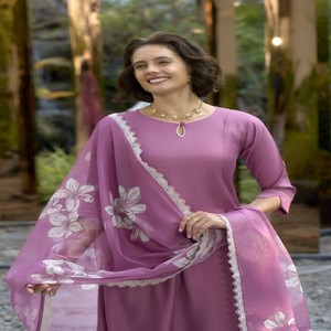 Ensemble Kurti Pantalon Dupatta VASTRA COTTAGE, broderie de sequins sur le col, doublure en coton, tenue ethnique élégante pour femmes - Product Image 6
