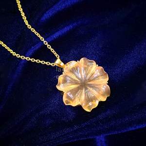 Colgante de flor de piedra lunar de melocotón natural, collar de piedra preciosa tallada de piedra lunar, colgante floral para mujer, joyería al por mayor a granel - Product Image 4