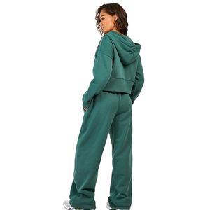Vente directe usine – Ensemble 3 pièces personnalisé en molleton de coton uni pour l'hiver : sweat à capuche court et pantalon taille haute à deux poches – Survêtements pour femmes - Product Image 3
