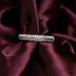 Anillo de compromiso de moissanita tallada en plata de ley chapada en oro con engaste de púas, anillo nupcial minimalista para fiesta - Product Image 1