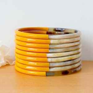 Bracelet jonc en corne naturelle de buffle pour femme, avec perle, disponible en gros, provenance Inde - Product Image 6