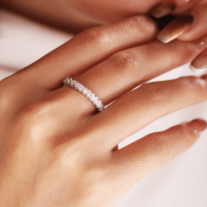 Anillo de Oro Blanco Sólido de 14K con Diamante Cultivado en Laboratorio de Corte Princesa de 2mm Personalizable, Lujoso Anillo de Boda de Media Eternidad con 11 Piedras en Canal - Product Image 4