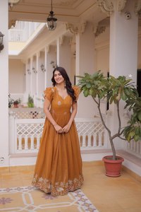 Vestido de Diseñador con Bordado Plateado Brillante para Mujer |   Vestido Elegante con Cuello en V para Fiestas y Bodas - Product Image 3