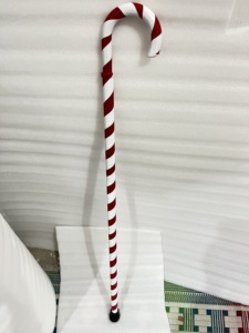 Sculpture de Noël ronde en résine, faite à la main, durable, accessoires géants personnalisés en forme de bonbons pour la décoration de fête - Product Image 6