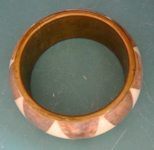 Brazaletes de Latón Estilo Vintage con Incrustaciones de Hueso, Joyería Boho Chic para Mujer - Product Image 4