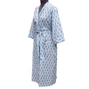 Kimono traditionnel pour femme en coton biologique 100% fait main, motif floral, col en V, fermeture à ceinture, trois-quarts - Product Image 2