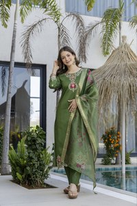 Robe Salwar Kameez indienne pakistanaise Punjabi la plus vendue, tenue ethnique Bollywood pour femmes, prix de gros pour adultes - Product Image 3