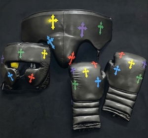 Ensemble de boxe personnalisé de haute qualité avec patchs croisés, en cuir de qualité supérieure, fermeture à lacets, unisexe, pour l'entraînement, le sparring, le kickboxing, le MMA - Product Image 1