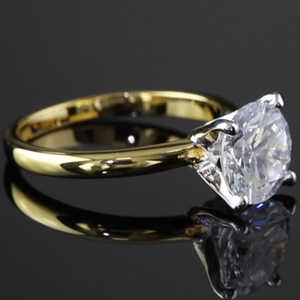 Anillo de Compromiso Solitario con Diamante Cultivado en Laboratorio, Corte Brillante Redondo, 4 Puntas, Oro, Anillo de Compromiso Clásico Minimalista - Product Image 4