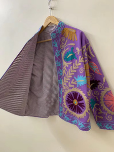 Abrigo de Invierno con Bordado Suzani Hecho a Mano en Jaipur, India, Chaqueta de Algodón, Ropa Boho para Festivales, Prenda Étnica Tradicional Hecha a Mano - Product Image 3