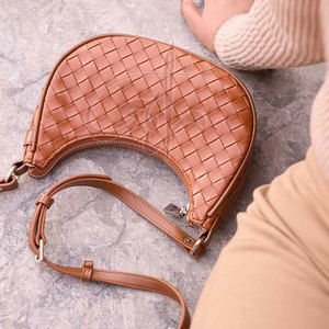 Sac à bandoulière pour femme en similicuir fait main, imperméable, avec fermeture éclair, design écologique et tendance, vente en gros, quantité importante - Product Image 4