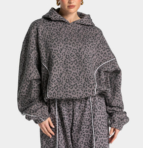 Survêtement femme surdimensionné en graphite imprimé léopard avec passepoil contrastant, comprenant un sweat à capuche et un pantalon de jogging à doublure contrastante - Product Image 5