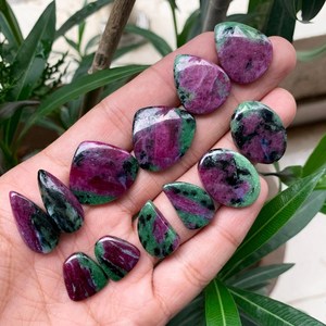 Par de cabujones de zoisita rubí, piedras sueltas semipreciosas, perfectas para la fabricación de joyas, diseño y patrón únicos para joyeros. - Product Image 1