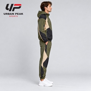 Survêtement coupe-vent de luxe pour homme, au design élégant, avec pantalon confortable et un look extérieur haut de gamme - Product Image 2
