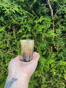 Taza Hecha a Mano de Cuerno de Búfalo |   Jarra Vikinga Natural de Cuerno de Buey para Cerveza, Vino y Sidra |   Jarra Medieval Hecha a Mano para Regalo de Bar - Product Image 4