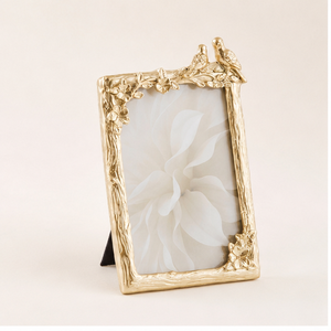 Cadre photo moderne en métal doré, écologique et léger, avec motif de branche et d'oiseau en relief, pour décoration de table de luxe à domicile - Product Image 1