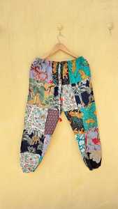 กางเกงฮาเร็มผ้าฝ้ายทำมือสไตล์โบโฮลายดอกไม้แบบอินเดียโบราณจาก JAIF TEXTILES เอวกลาง เหมาะสำหรับฤดูร้อน มีกระเป๋าข้าง ปิดด้วยเชือกผูก - Product Image 6