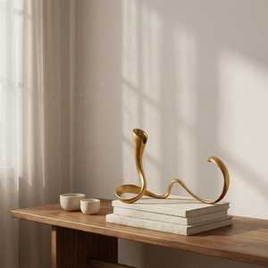 Support de bougie en métal sur trépied avec base stable, design élégant et matériau durable pour des configurations d'éclairage décoratif - Product Image 3