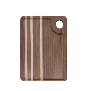 Planche à découper en bois de noyer et d'acacia bicolore avec rainure pour les jus et trou de suspension, écologique, épaisseur 1,5 cm, pour la préparation culinaire - Product Image 1