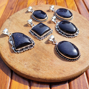 Collar con colgante de piedra arenisca azul natural con engaste de bisel, latón bañado en plata, hecho a mano, joyería de piedras preciosas al por mayor, regalo bohemio - Product Image 3