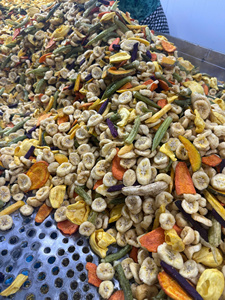 Vietnam OEM dried fruit mix Vacuum fried vegetable mix Dried mango pineapple papaya <b>Sweet</b> potato taro okra mix - Product Image 3