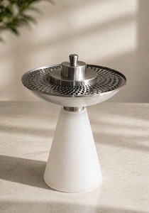 Brûleur d'encens Oud Bakhoor arabe traditionnel avec un design métallique moderne et une base en marbre pour les rituels parfumés, la décoration d'hôtel et les fêtes - Product Image 4