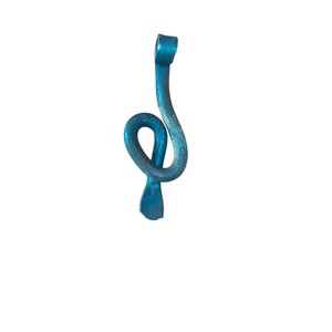 Collier pendentif croix en métal forgé à la main, bijoux chrétiens de type blacksmith, charme en acier martelé aspect antique pour hommes et femmes - Product Image 3