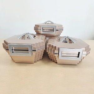 La construction solide en céramique et métal, tendance dans l'industrie, de cette casserole la rend idéale pour les plats riches et épais, tels que la lasagne ou les pâtes au four. - Product Image 6