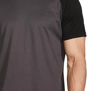 T-shirt de sport en tricot personnalisé pour homme, style raglan |   Haut de performance en polyester respirant et écologique 180g |   Séchage rapide - Product Image 5