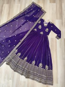 Robe de mariée ethnique pour femme, brodée de sequins Zari violets, style Salwar Kameez Dupatta, Inde Pakistan, en matériaux recyclés, entièrement faite à la main - Product Image 5
