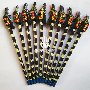 Theperfectbazaar – Coffret de 10 crayons en bois faits main et peints à la main, portables, cadeaux de bienvenue pour enfants et cadeaux d'entreprise - Product Image 3