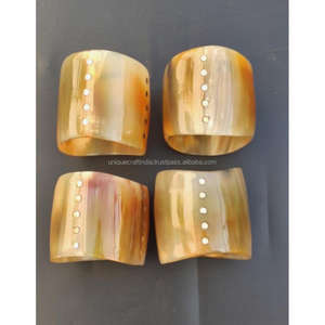 Acoplador de cuerno tallado HeritageLine | Conector de cuerno de búfalo de diseño clásico detallado para un interior elegante | Pedidos de exportación personalizados - Product Image 1