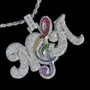 Colgante de Plata 925 con Moissanita Estilo Hip Hop, Diseño de Nota Musical y Letra Arcoíris, Chapado en Rodio, Joyería Unisex - Product Image 4