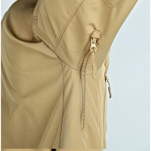 เสื้อแจ็คเก็ตยุทธวิธีแบบ Softshell สำหรับผู้ชาย กันน้ำ กันลม ป้องกันไฟฟ้าสถิตย์ ลายพราง โพลีเอสเตอร์/คอตตอน - Product Image 4
