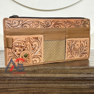 Organisateur de pare-soleil de voiture en cuir personnalisé, fait main, avec motif floral western et multiples poches de rangement pour les essentiels de voyage - Product Image 1